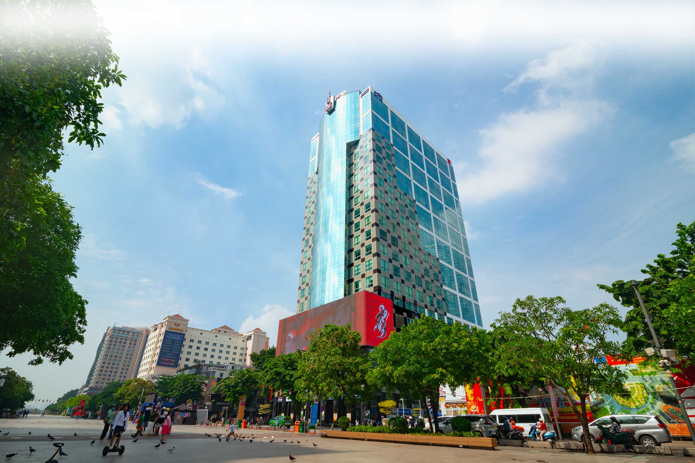 Sunwah Tower Nguyễn Huệ là tòa nhà văn phòng hạng A tọa lạc tại 115 Nguyễn Huệ, Phường Bến Nghé, Quận 1. Sunwah Tower Nguyen Hue is a Grade A office building located at 115 Nguyen Hue, Ben Nghe Ward, District 1 Office for lease