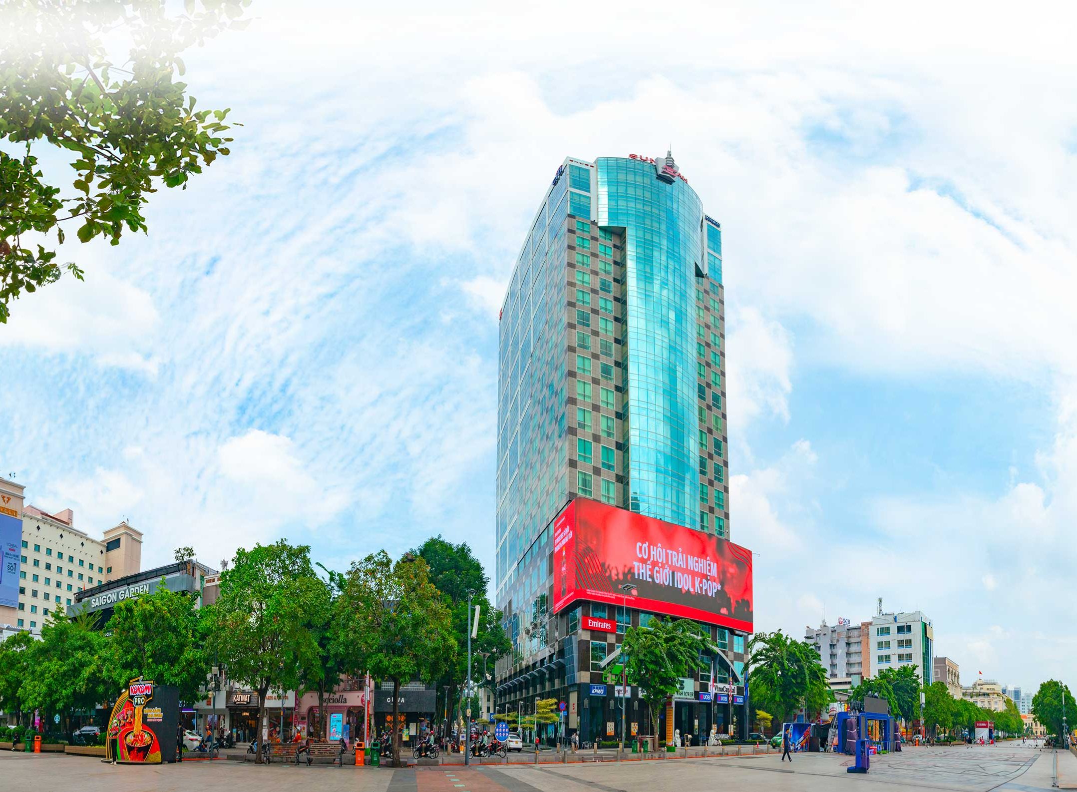 Sunwah Tower Nguyễn Huệ là tòa nhà văn phòng hạng A tọa lạc tại 115 Nguyễn Huệ, Phường Bến Nghé, Quận 1. Sunwah Tower Nguyen Hue is a Grade A office building located at 115 Nguyen Hue, Ben Nghe Ward, District 1 Office for lease