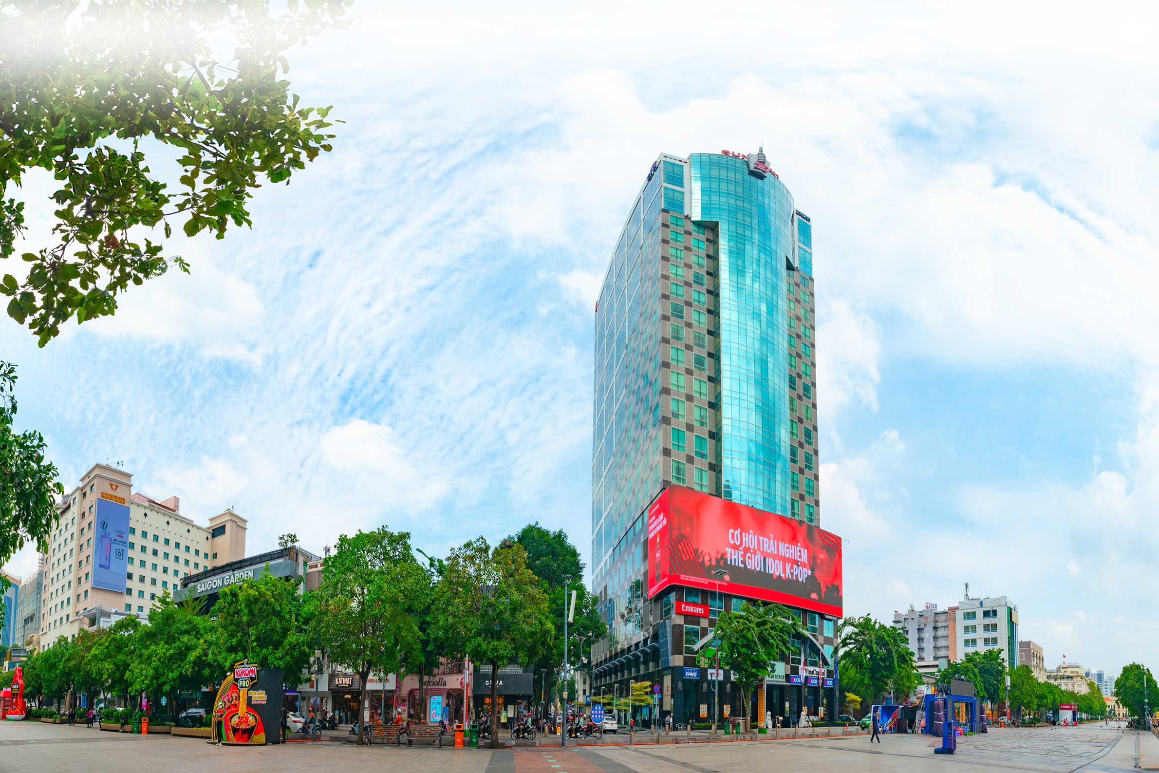 Sunwah Tower Nguyễn Huệ là tòa nhà văn phòng hạng A tọa lạc tại 115 Nguyễn Huệ, Phường Bến Nghé, Quận 1. Sunwah Tower Nguyen Hue is a Grade A office building located at 115 Nguyen Hue, Ben Nghe Ward, District 1 Office for lease