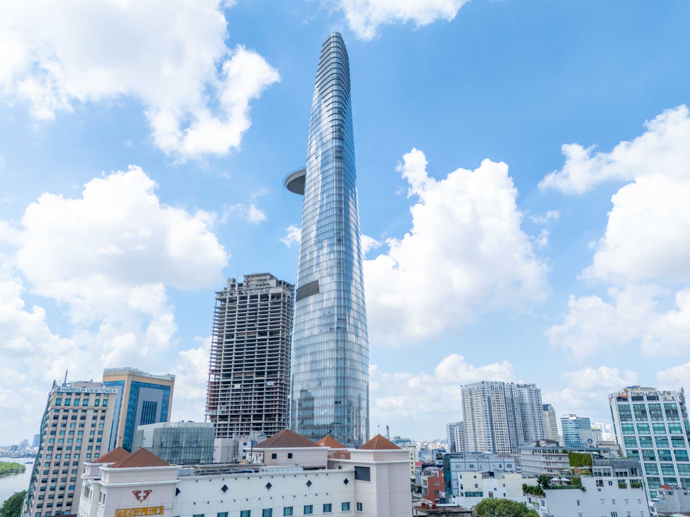 Sunwah Tower Nguyễn Huệ là tòa nhà văn phòng hạng A tọa lạc tại 115 Nguyễn Huệ, Phường Bến Nghé, Quận 1. Sunwah Tower Nguyen Hue is a Grade A office building located at 115 Nguyen Hue, Ben Nghe Ward, District 1 Office for lease